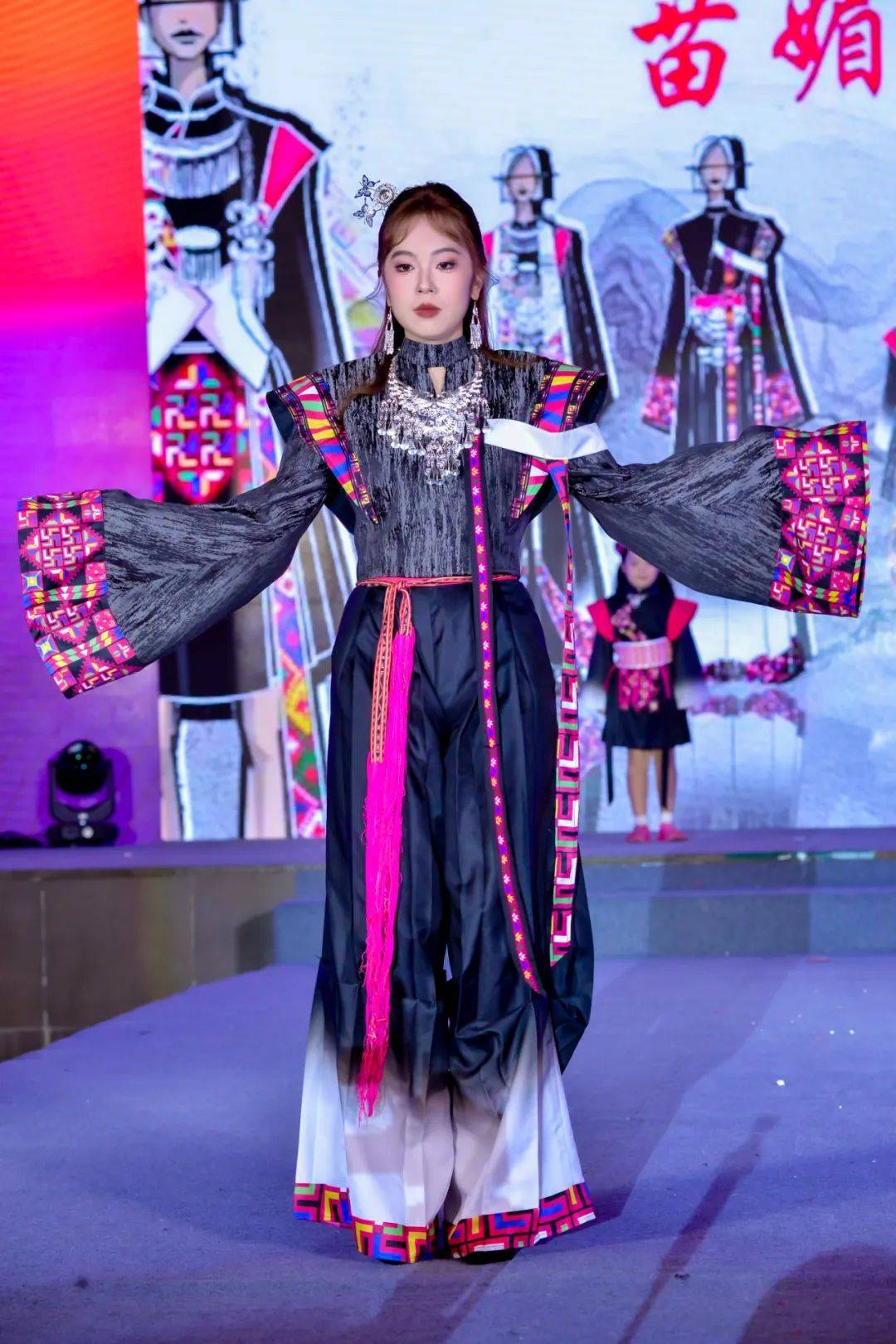 揭曉 | 2024第十六屆“三亞的冬天-融.境”服裝設(shè)計(jì)大賽決賽揭曉:服裝設(shè)計(jì)
