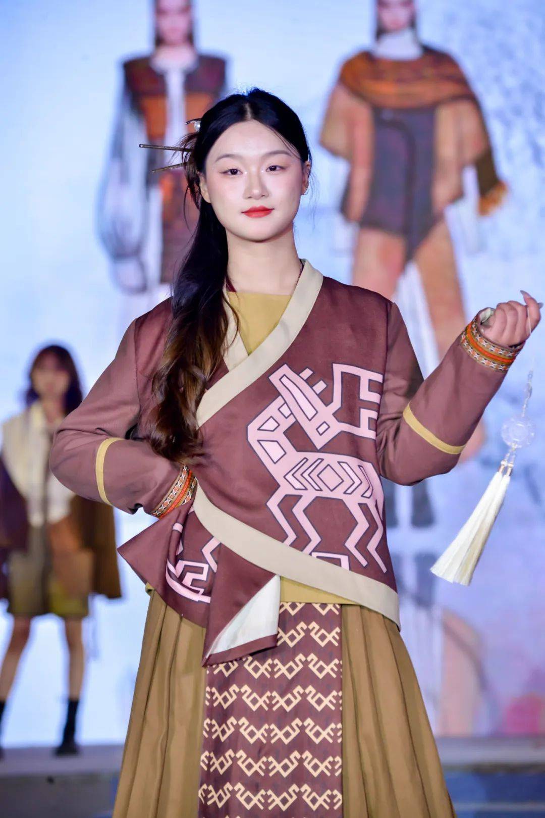 揭曉 | 2024第十六屆“三亞的冬天-融.境”服裝設(shè)計(jì)大賽決賽揭曉:服裝設(shè)計(jì)
