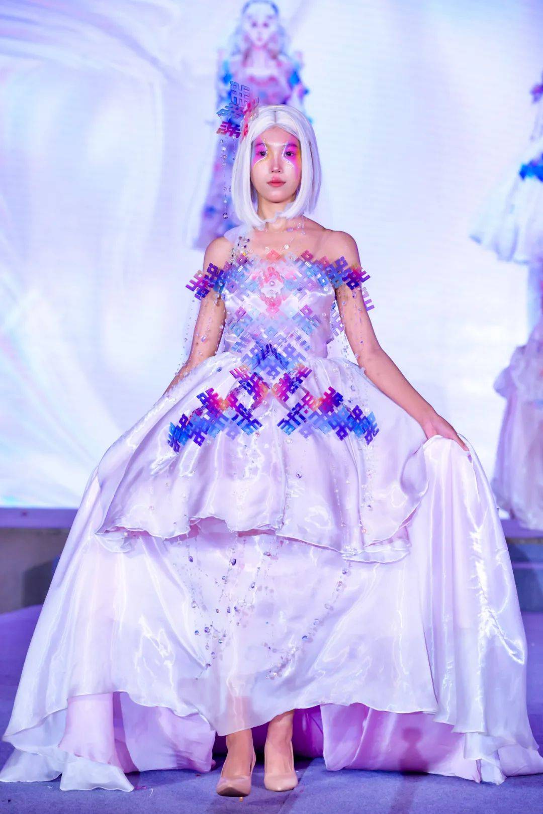 揭曉 | 2024第十六屆“三亞的冬天-融.境”服裝設(shè)計(jì)大賽決賽揭曉:服裝設(shè)計(jì)
